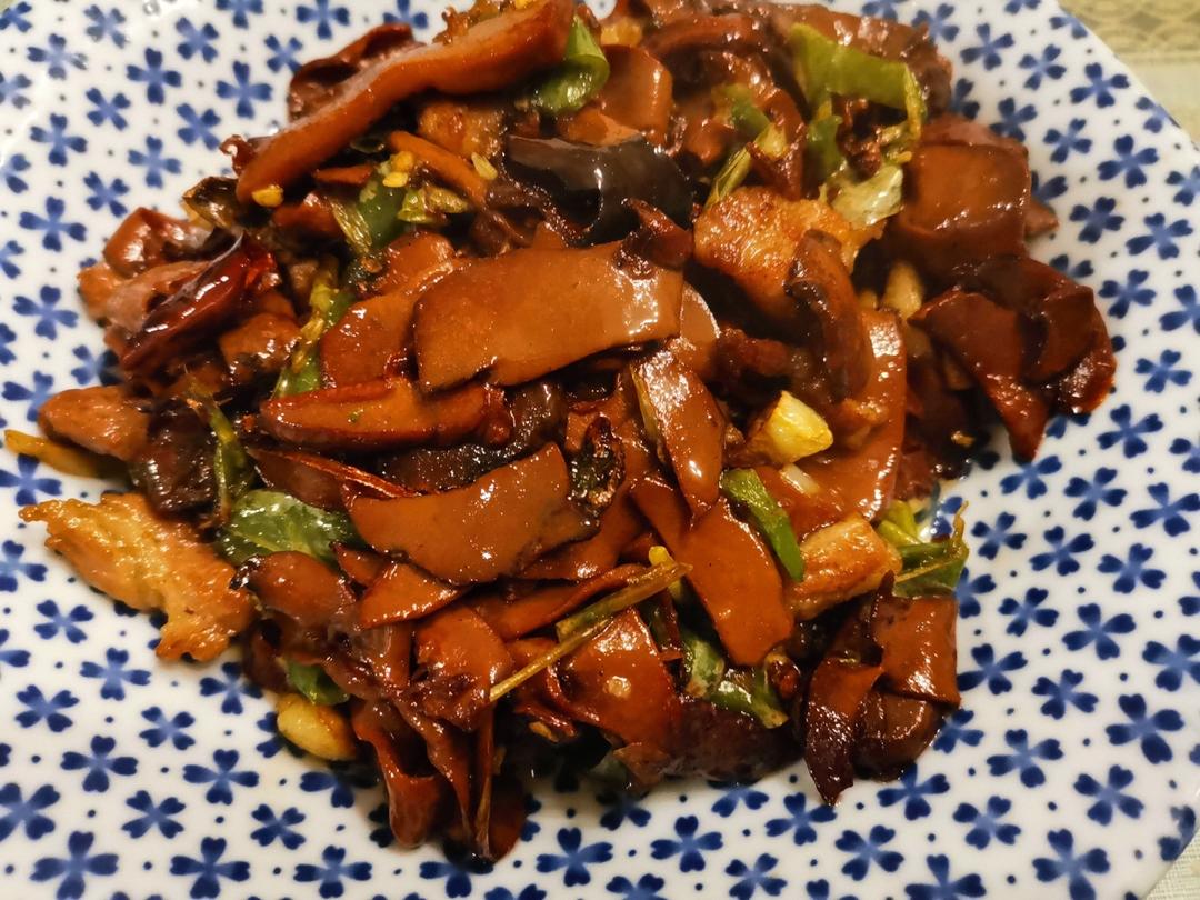 牛肝菌炒肉