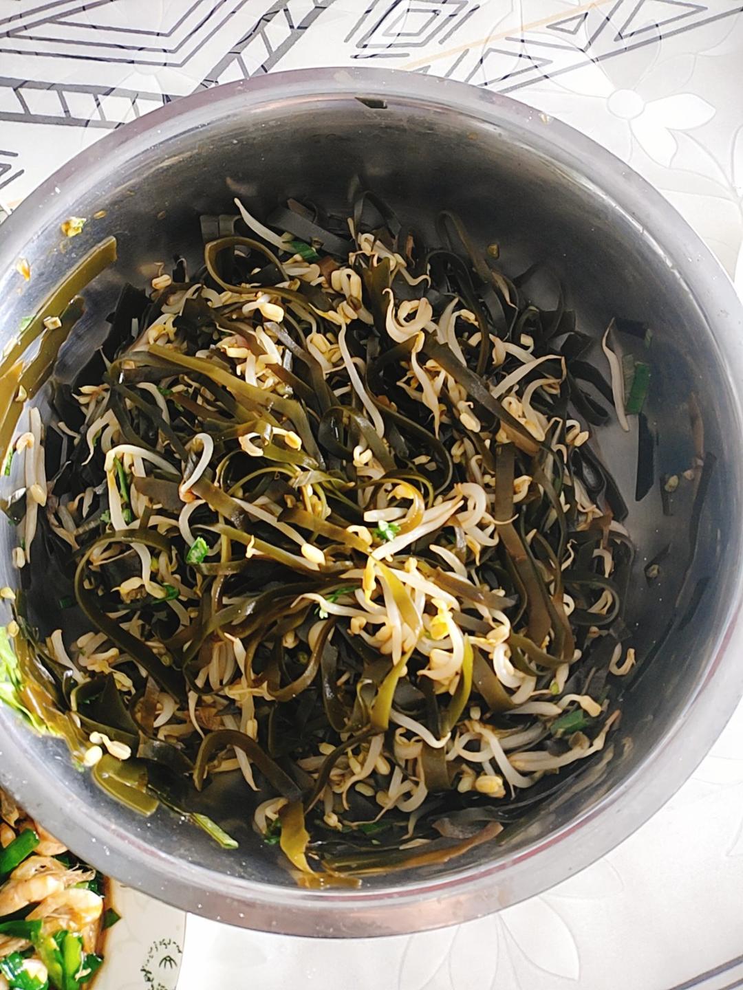 汁都想喝掉的凉拌豆芽海带丝～