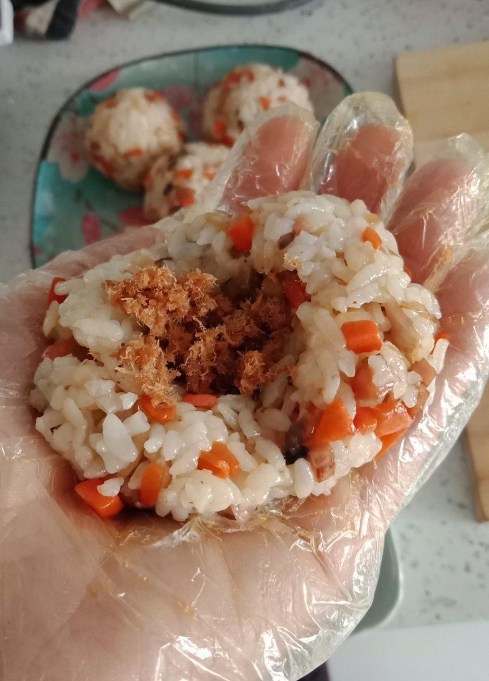小盆友超爱的肉松饭团子