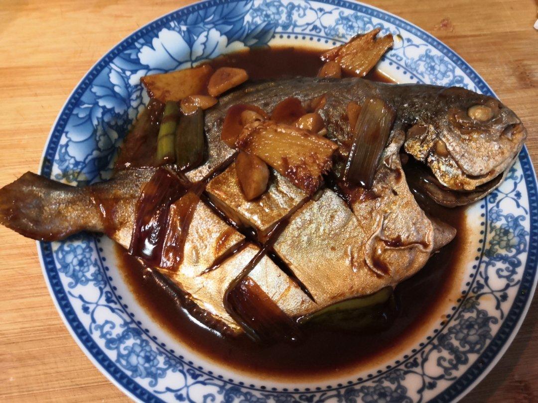 红烧金鲳鱼