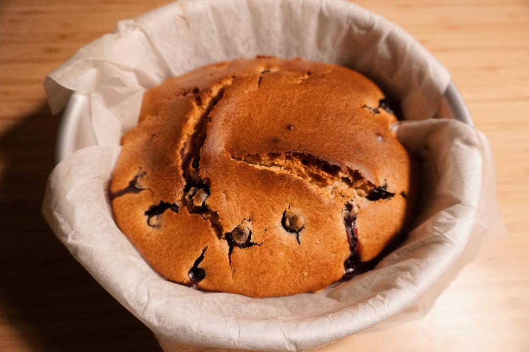 准备祖传的香蕉蓝莓玛芬蛋糕