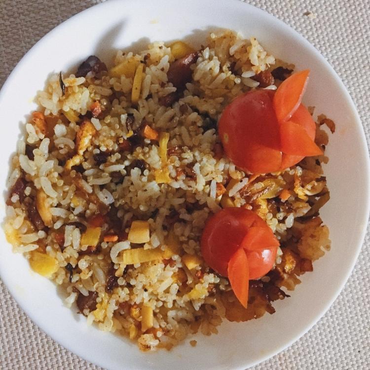 菠萝腊肠炒饭