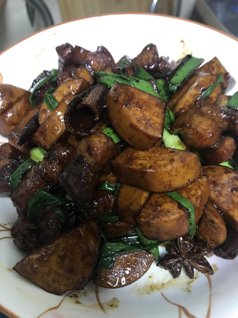 五花肉烧素鸡 Pork Belly with Dry Tofu