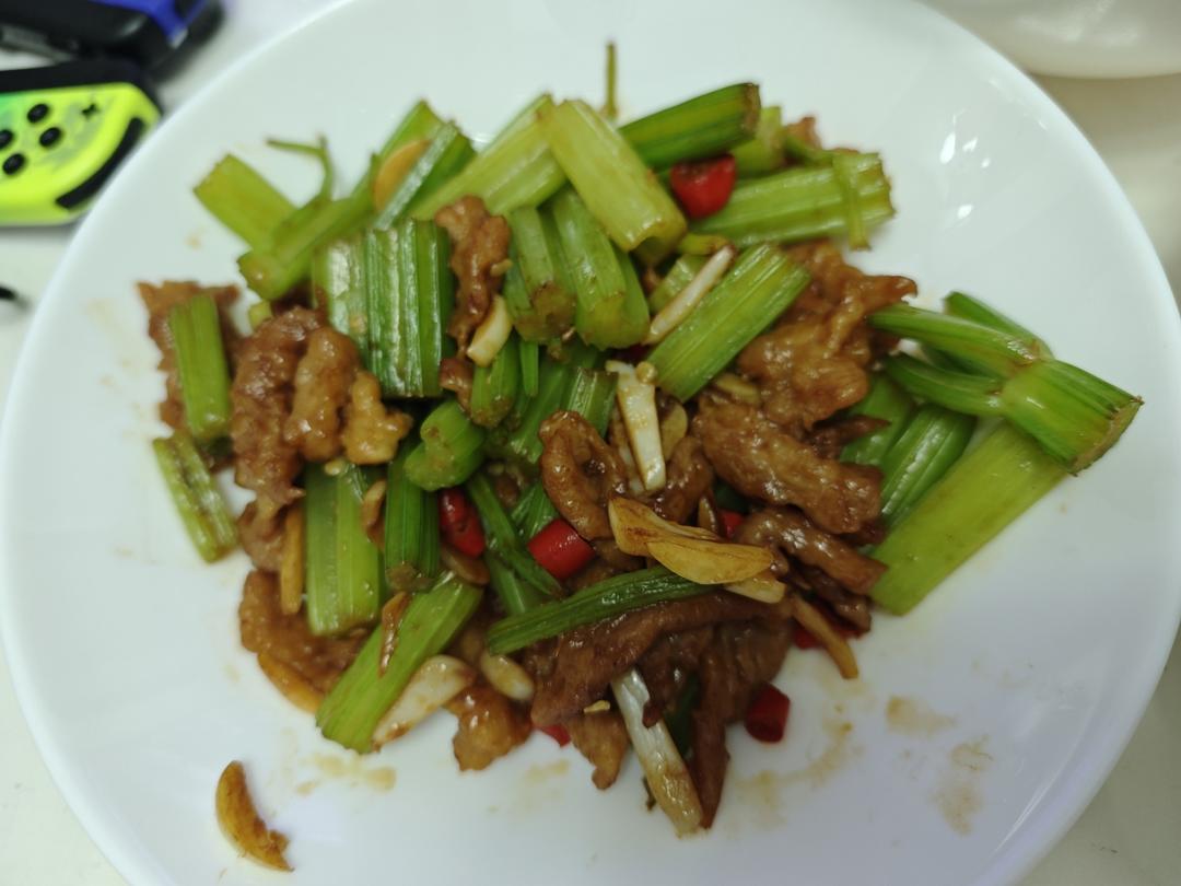 香芹炒肉家常下饭菜！