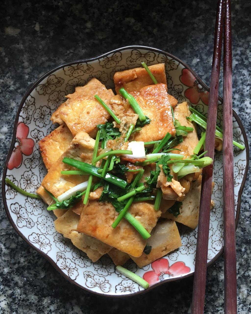 外焦里嫩，老豆腐这么做才更好吃 ！——香煎豆腐