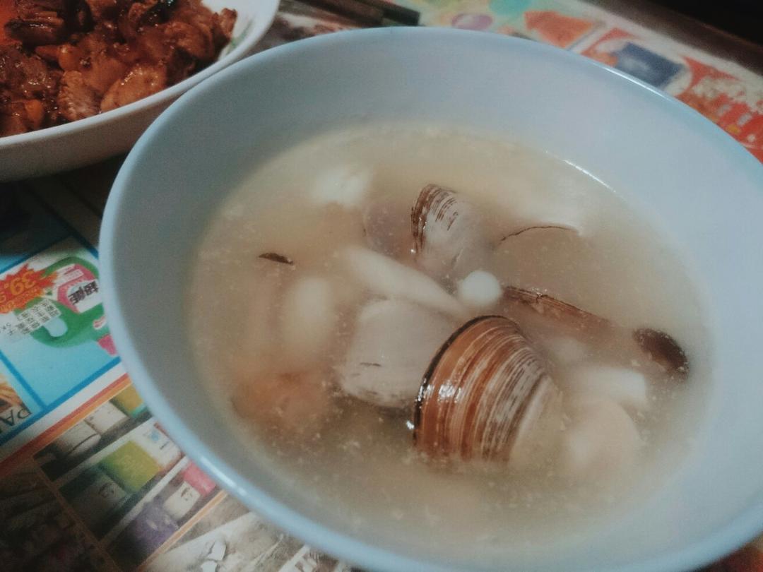 蛤蜊菌菇汤