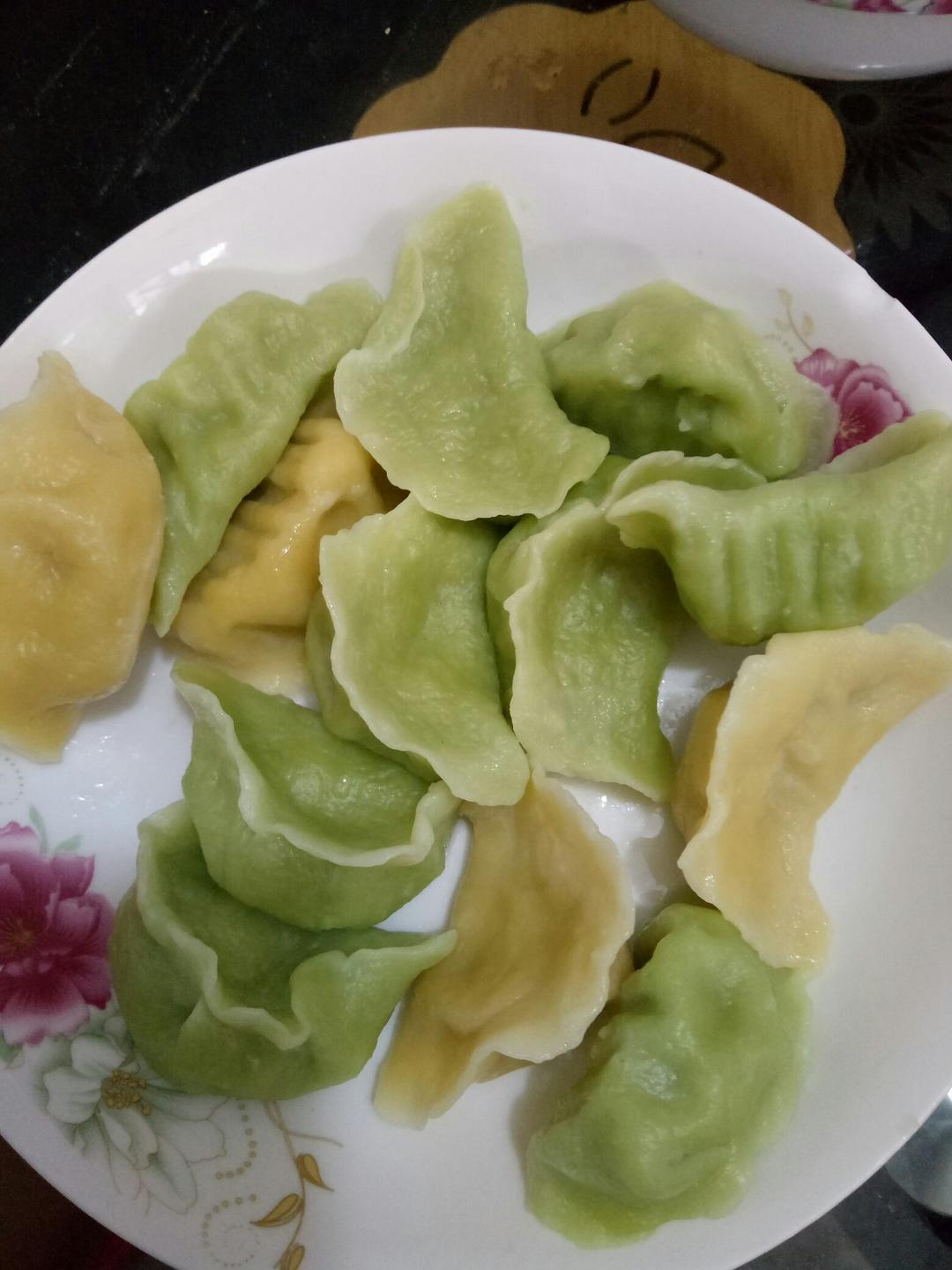 芹菜胡萝卜猪肉水饺