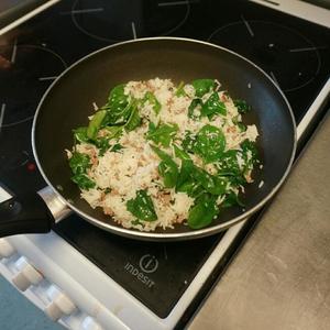 羊肉菠菜橄榄菜炒饭的做法 步骤3