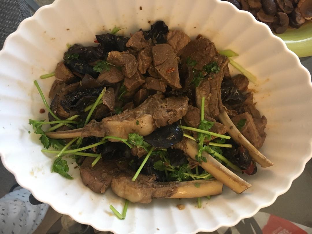 【红烧羊肉煲】