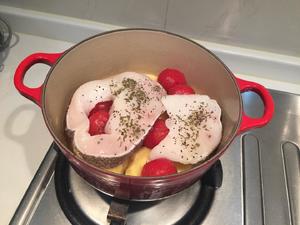 洋葱番茄土豆银鳕鱼锅的做法 步骤2