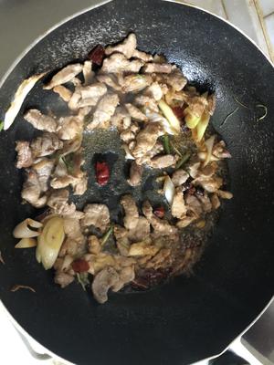 可以送下五碗饭的绿豆芽炒肉片的做法 步骤6