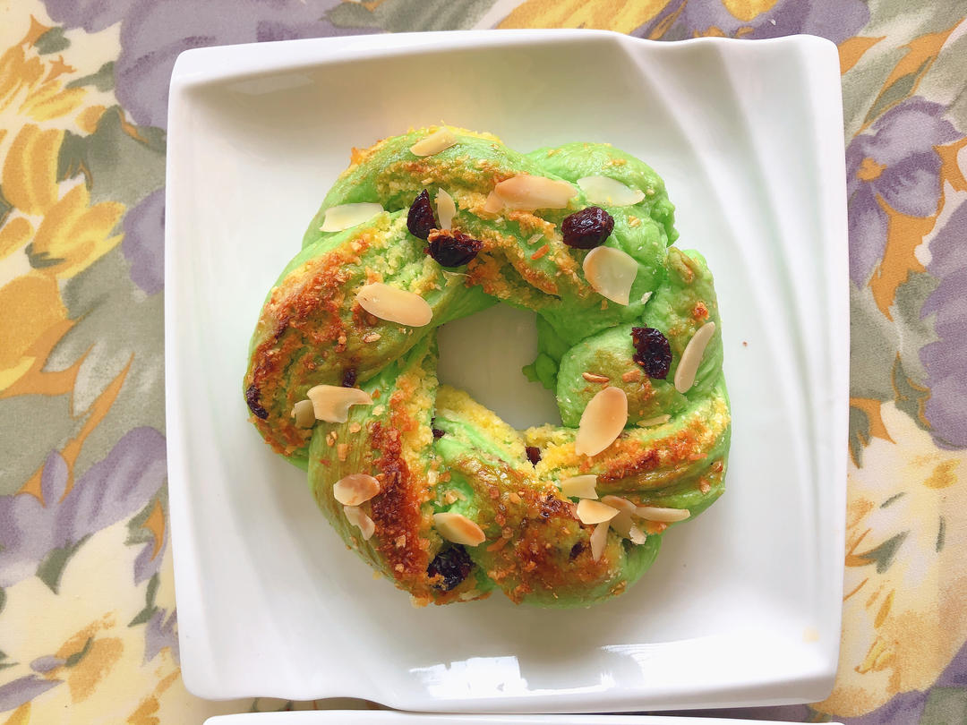 《Tinrry+》斑斓椰香蔓越莓面包