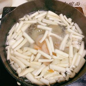 虾仁蘑菇粉丝汤 减脂必备晚餐 零厨艺版的做法 步骤3