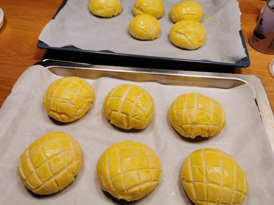 好吃到炸裂的港式菠萝包（附带制作酥皮的小视频）