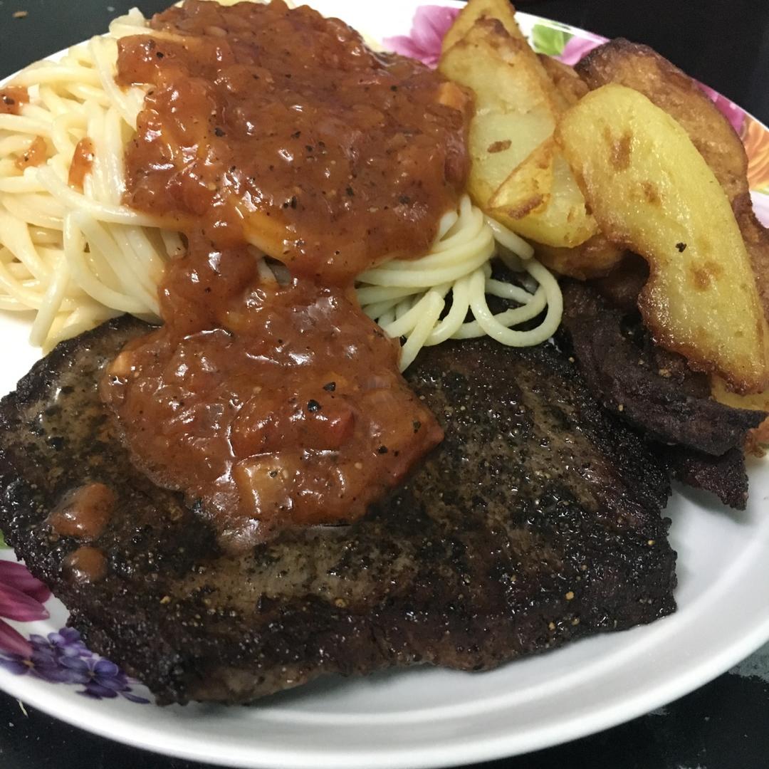 黑椒牛排（配土豆/鸡蛋，意面/蔬菜）