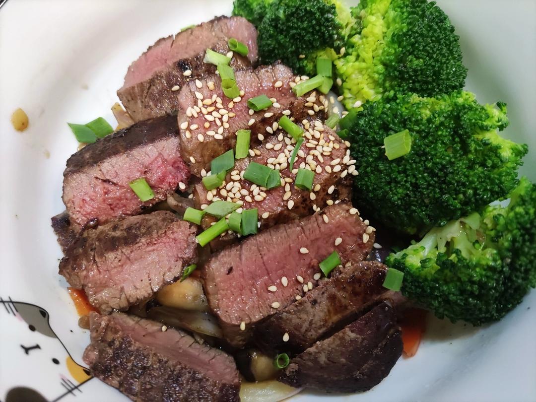 日式牛排饭Steak Donburi