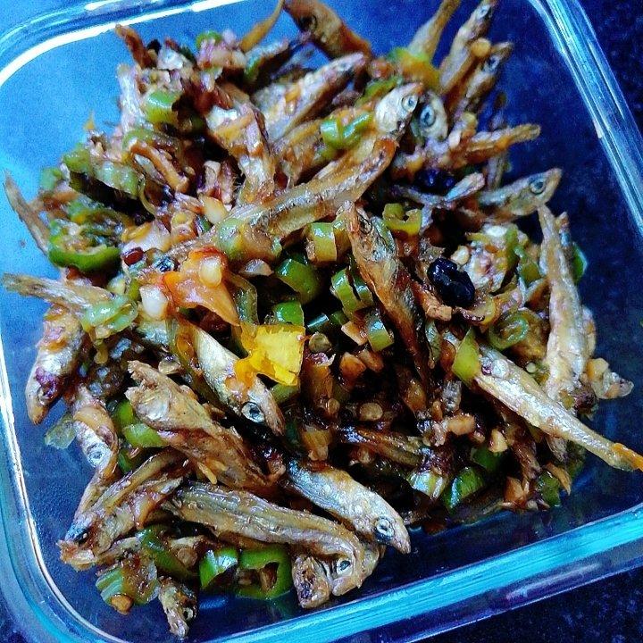 青椒炒小鱼仔