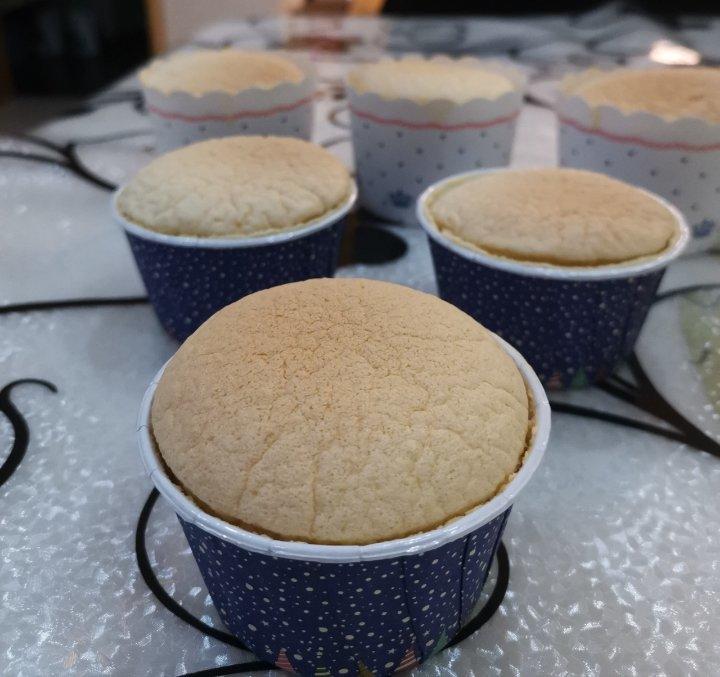 软绵绵戚风纸杯蛋糕