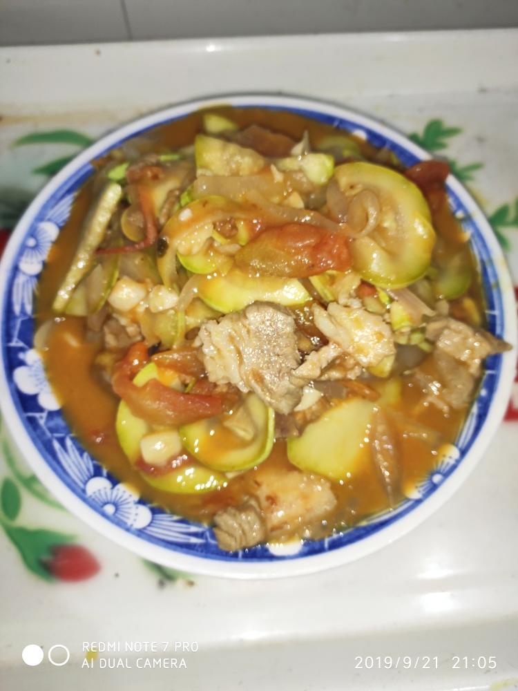 茭瓜西红柿洋葱炒肉