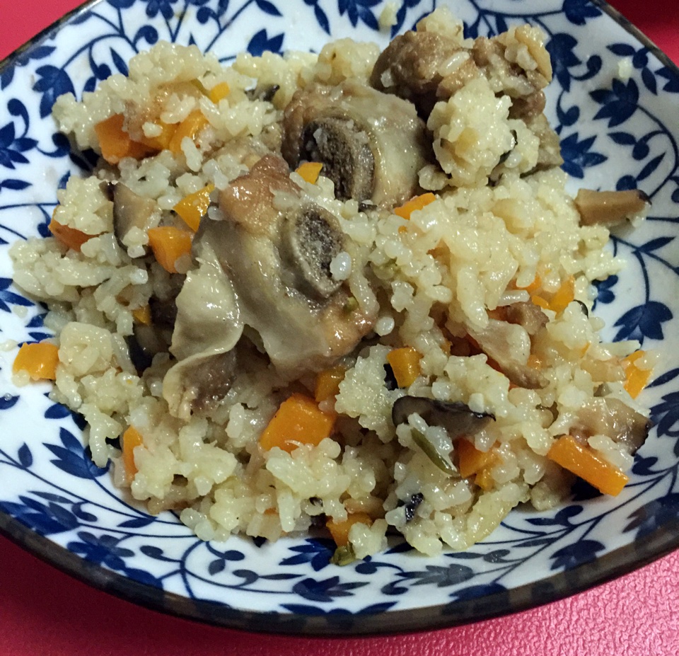 喷香排骨焖饭（爆好吃）