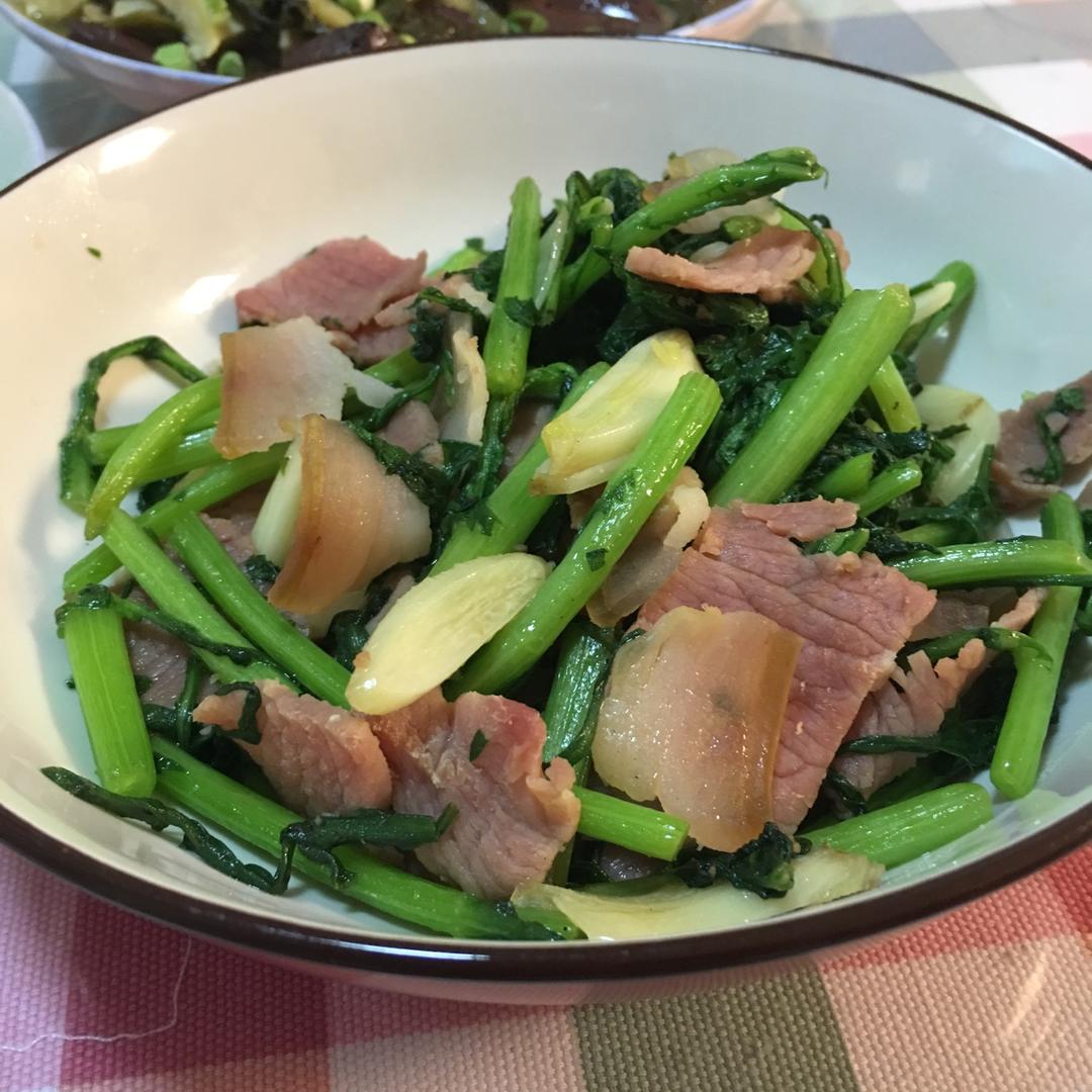 藜蒿炒腊肉