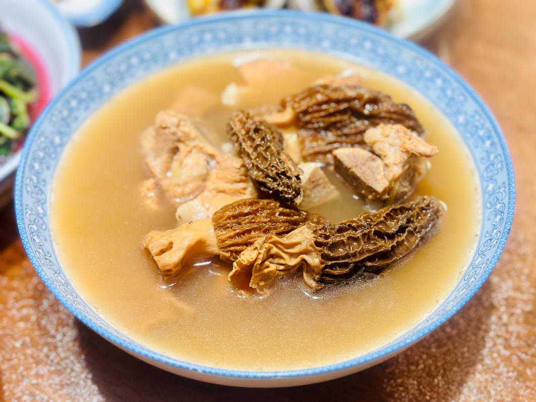 羊肚菌排骨汤