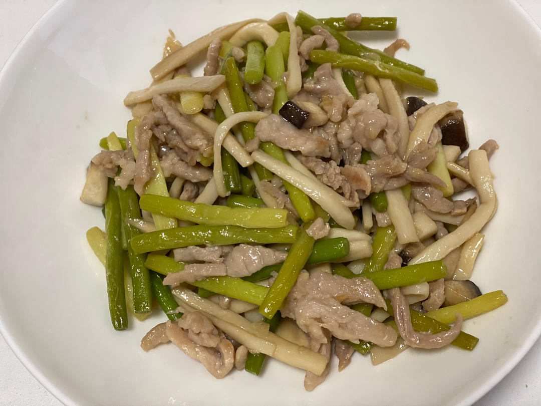 蒜苗炒肉丝