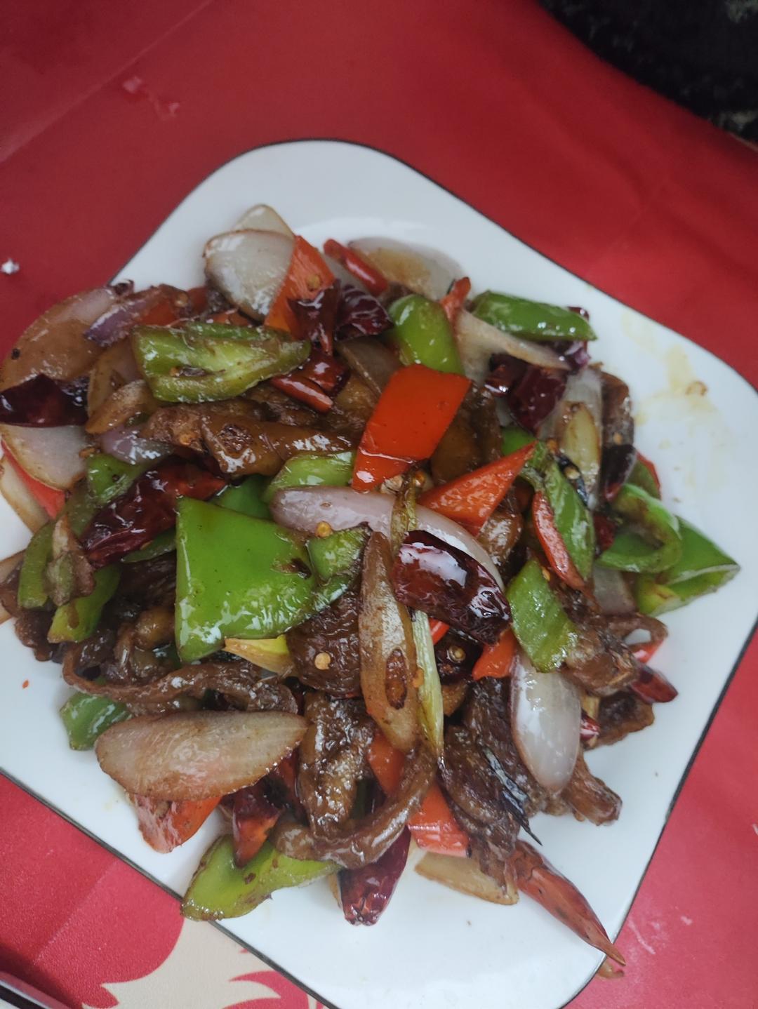 🔥干煸肥肠这样做，实在是太香了，好吃到停不下来😄