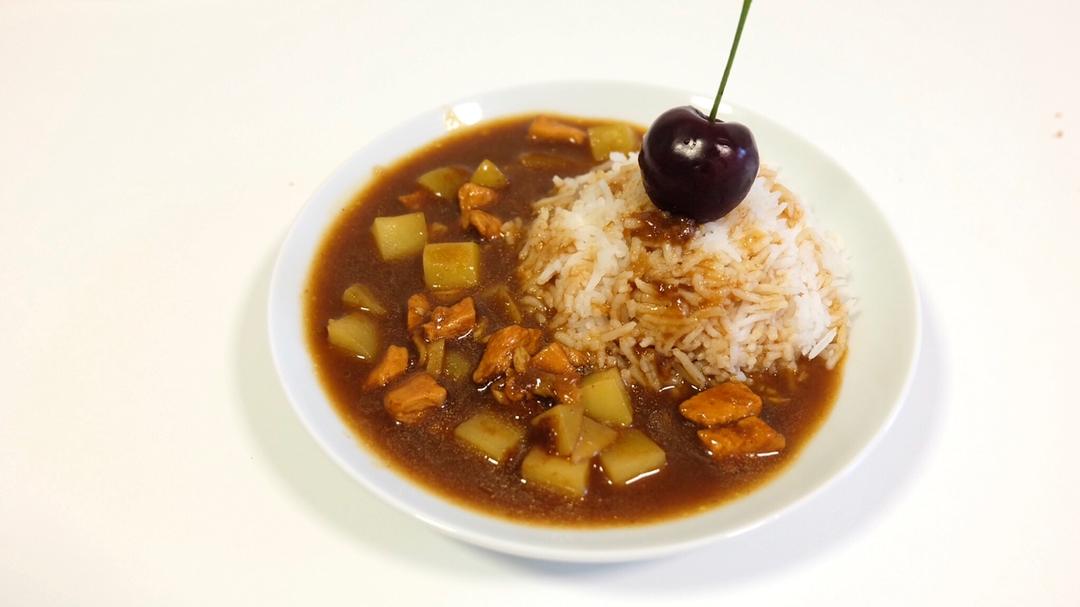 土豆咖喱鸡肉饭