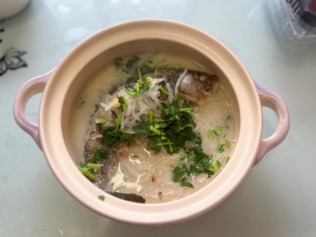 白萝卜丝鲫鱼汤