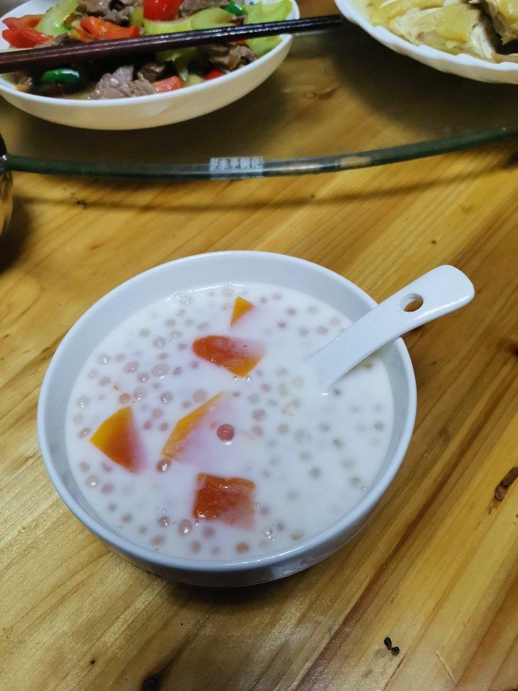 椰汁木瓜西米露