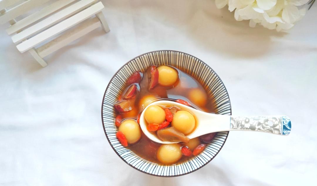 广东人冬天必备的补血美容养颜汤：简单快手的酒酿圆子