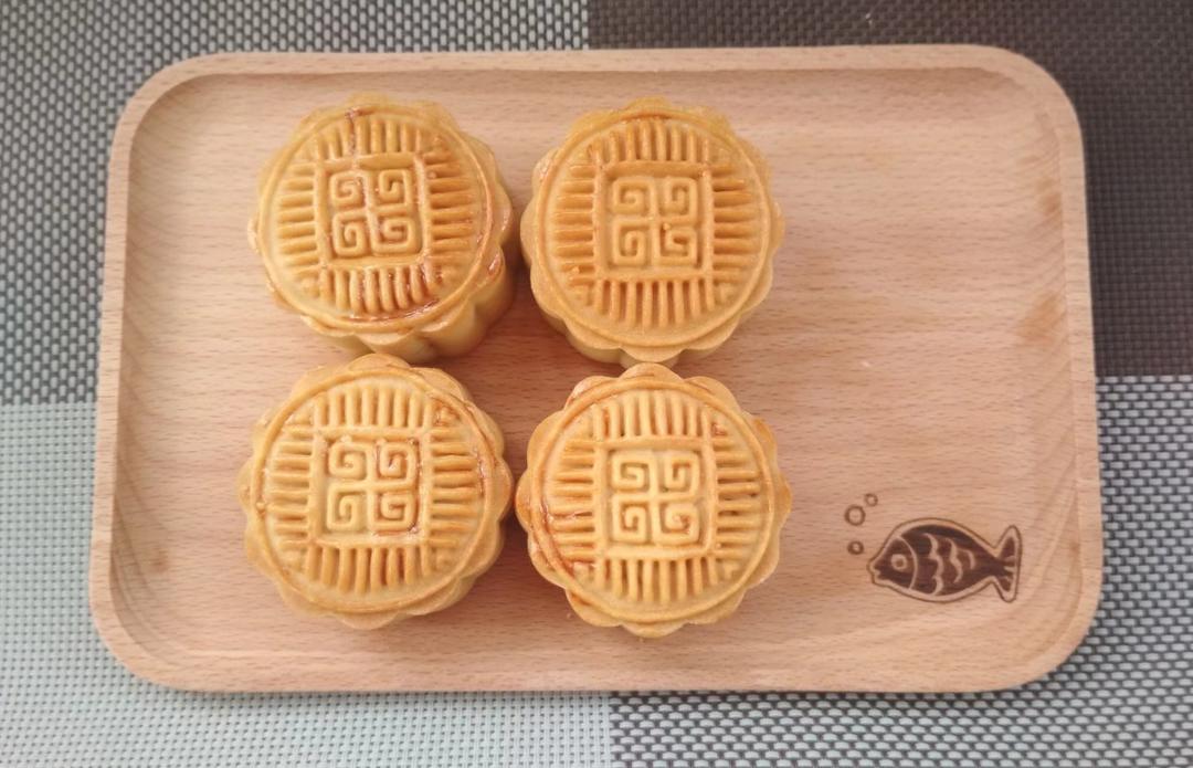 广式月饼—蛋黄莲蓉月饼