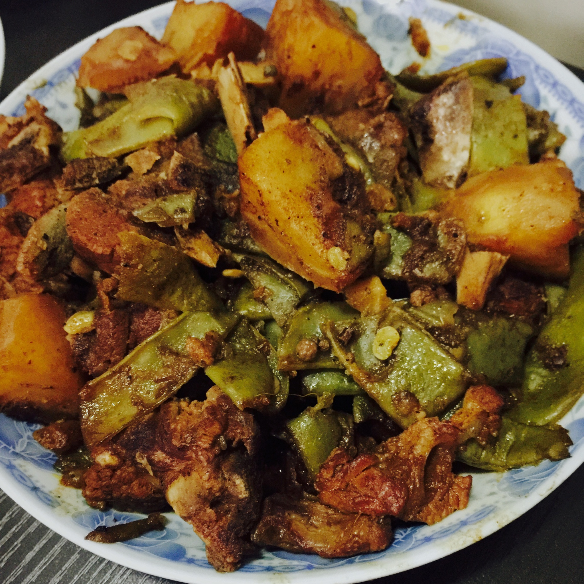 红烧排骨炖豆角土豆