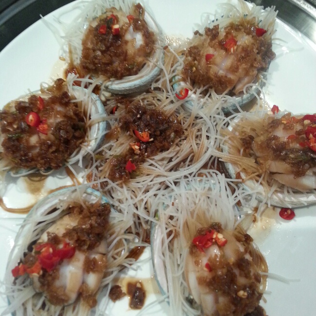 蒜蓉蒸鲜鲍鱼