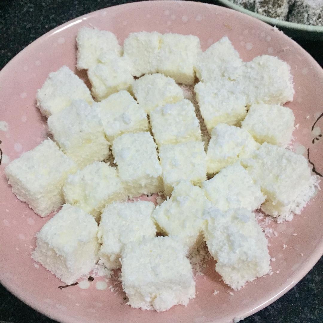 椰丝牛奶小方糕