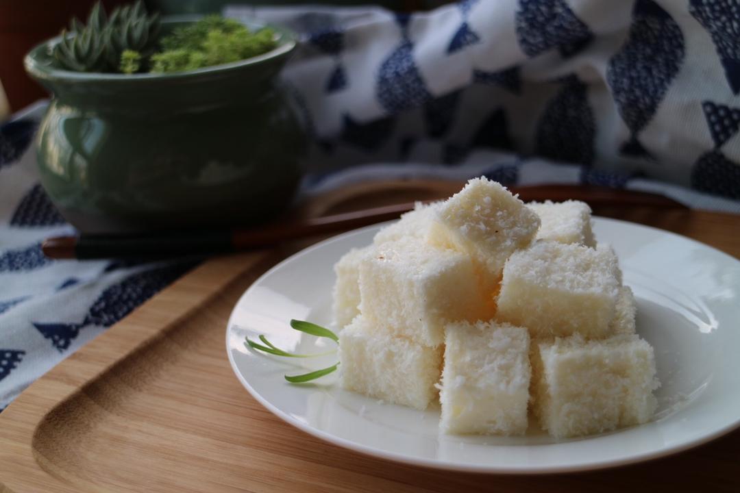 椰丝牛奶小方糕