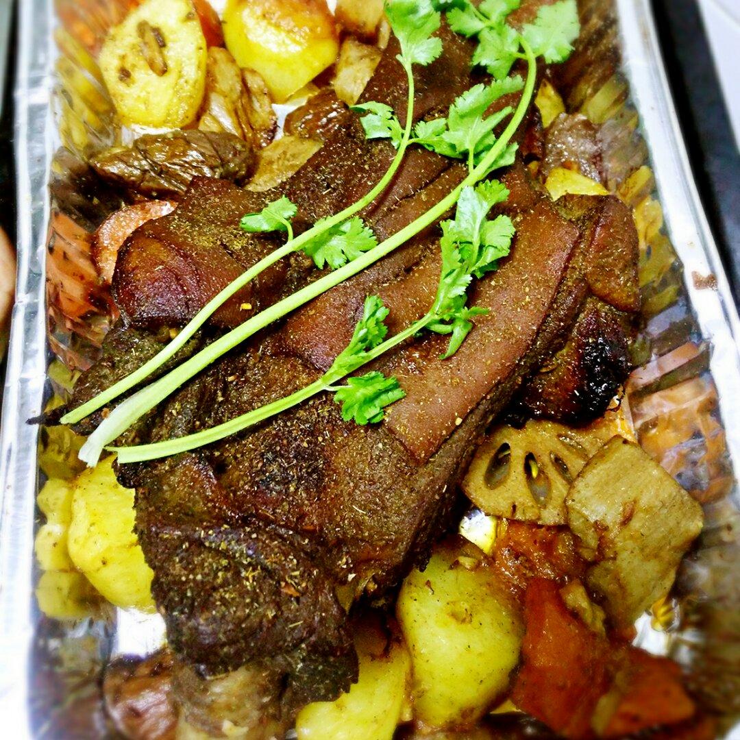 孜然蒜香烤羊腿