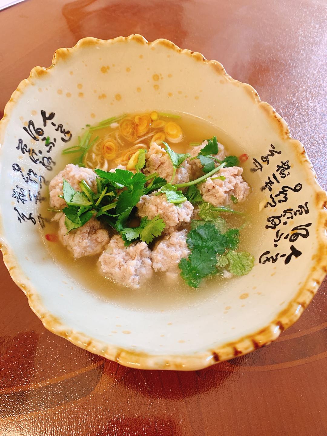 生汆肉丸汤，快手肉食类儿童餐🍲🍚🥣的做法