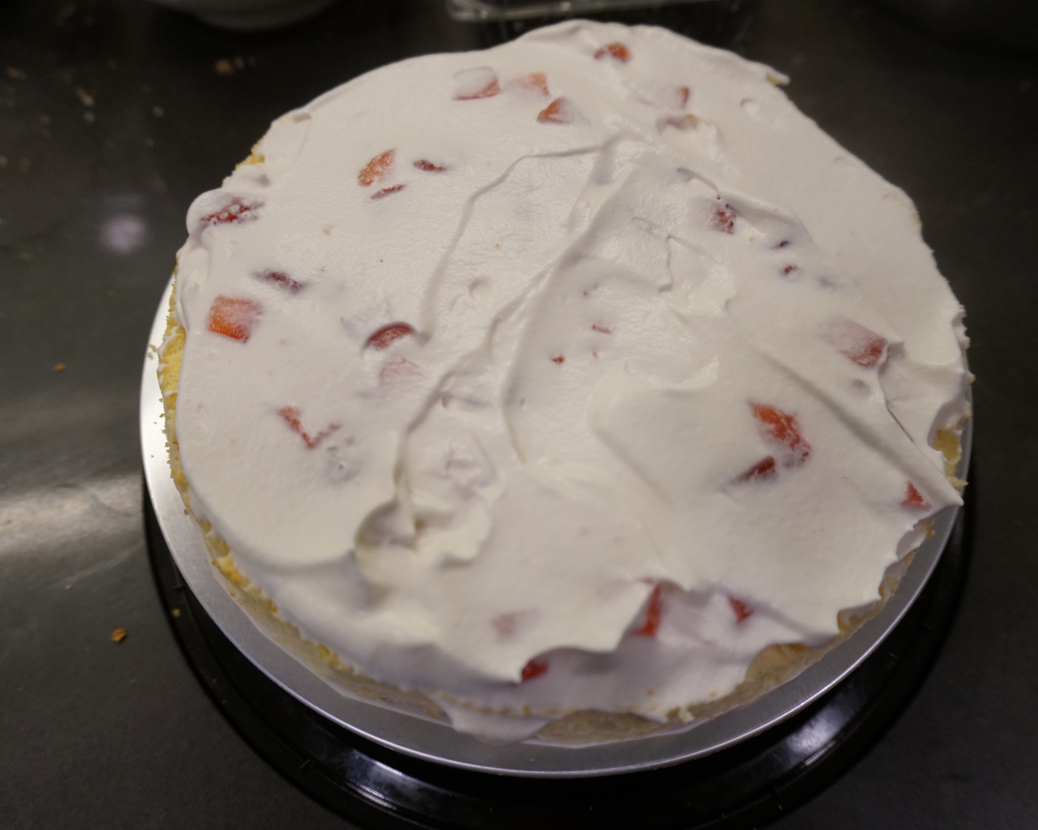 最简单好吃又美腻的草莓奶油蛋糕的做法 步骤4