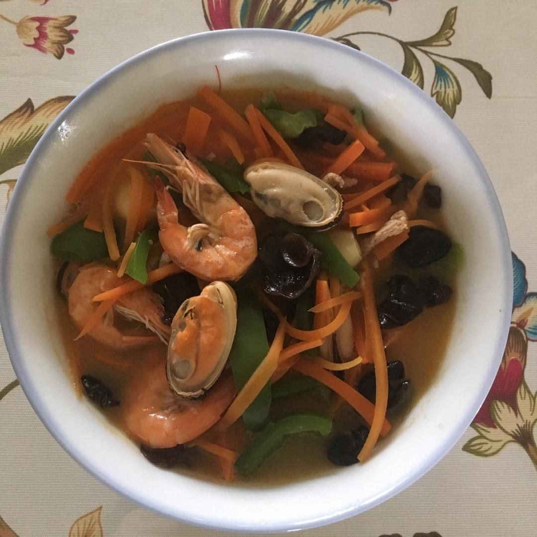 鲜虾贝瘦肉粉丝汤