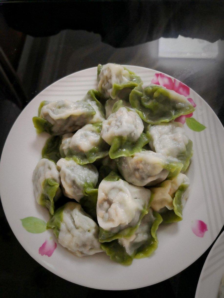 翡翠白玉白菜饺子详细版（附翡翠白玉白菜饺子包法，翡翠白玉饺子皮两种制法，面包机和面，翡翠白玉烧卖，各种馅料搭配）