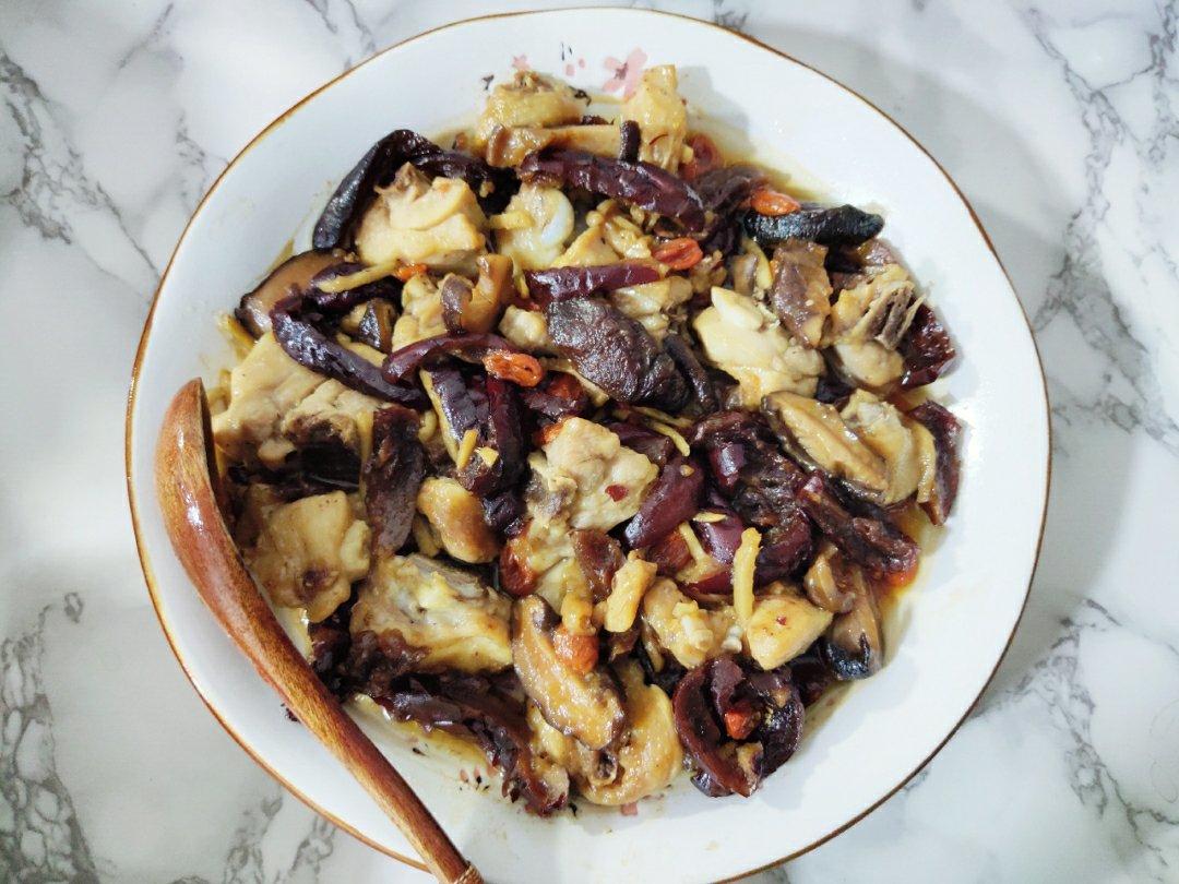 红枣杞子蒸滑鸡