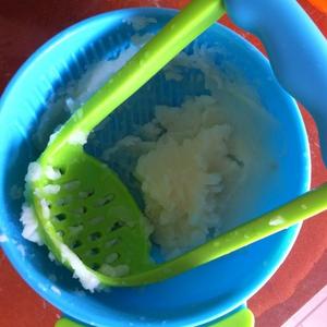 宝宝辅食之土豆泥米粉的做法 步骤2