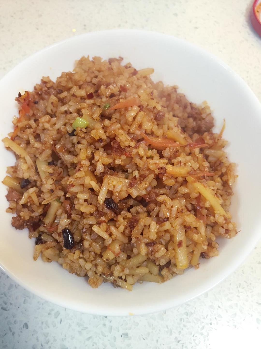 肉沫/肉丝炒饭用料老干妈肉沫炒饭的做法小贴士胡萝卜不要放太多,不然