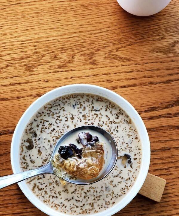 红糖红枣皂角米桃胶炖雪燕