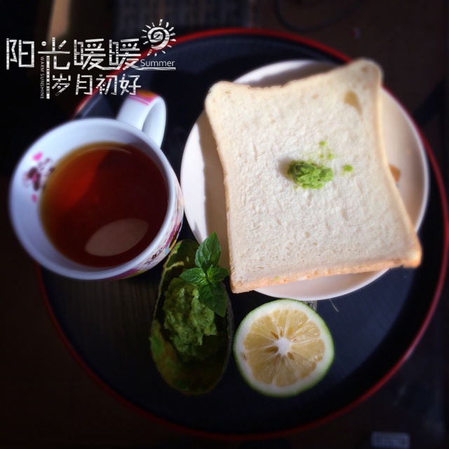 牛油果酱抹面包