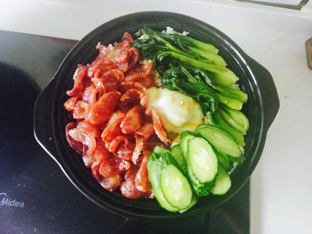 广式腊味煲仔饭