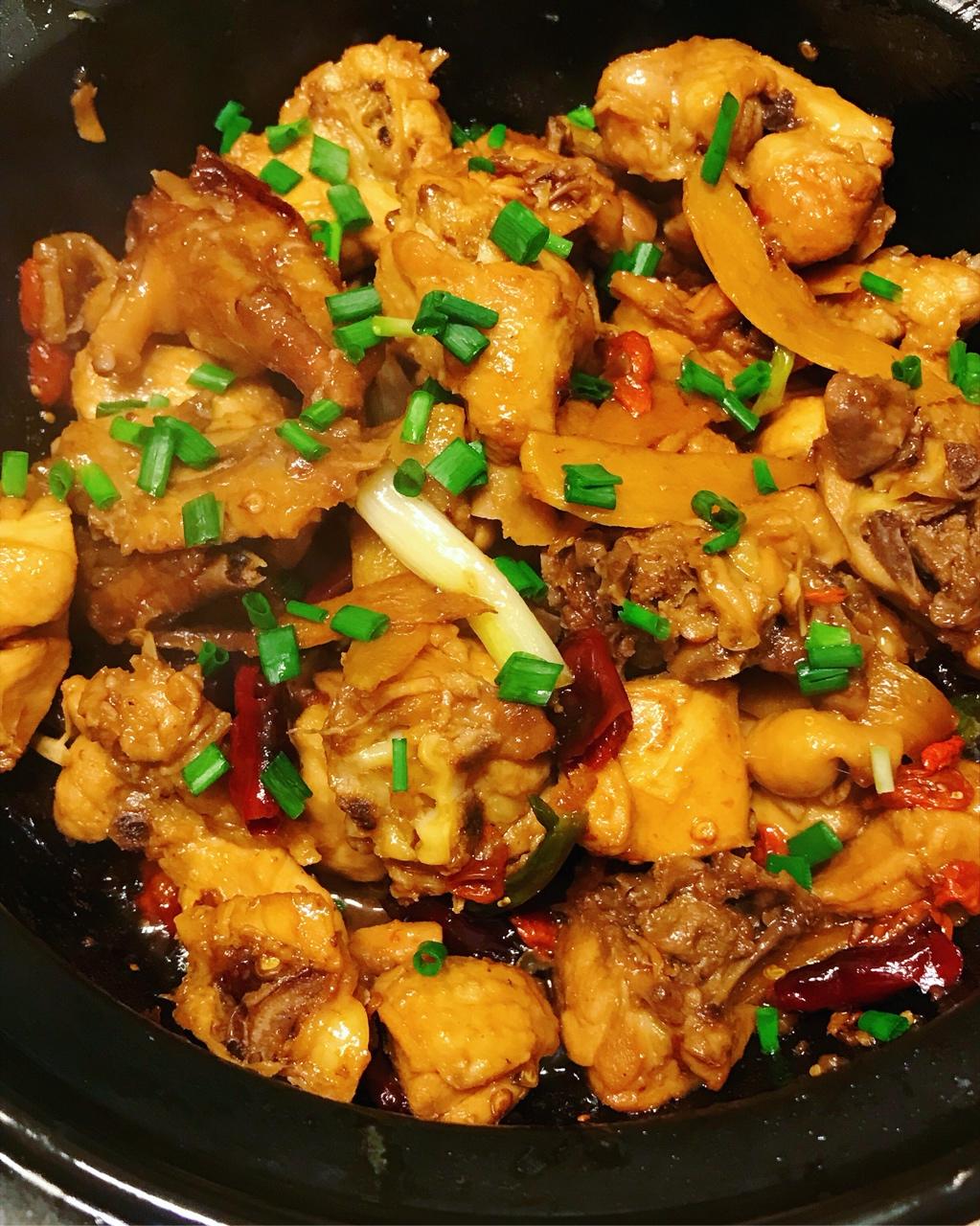 水木百做的砂锅焖鸡