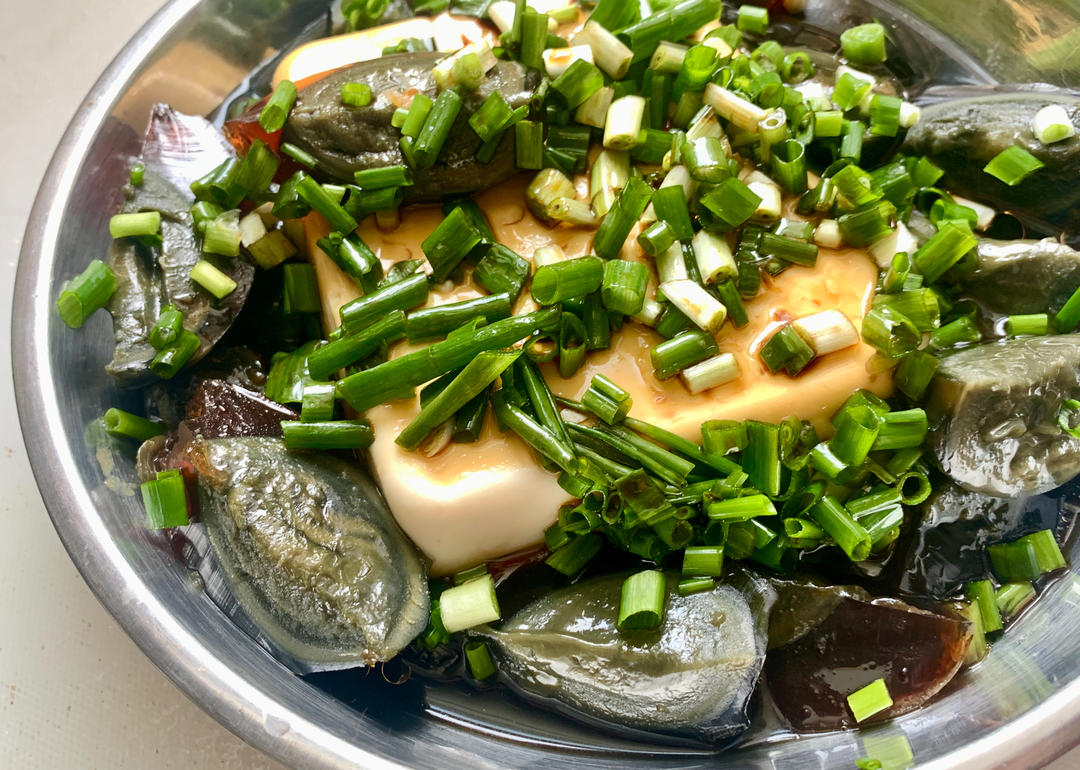 凉拌皮蛋豆腐